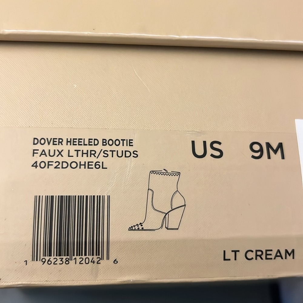 MICHAEL MICHAEL KORS Dover Studded Faux Leather Ivory Ankle Boots NIB NWT sz 9M - Picture 16 of 16